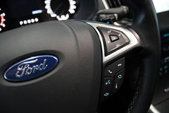 Fahrzeugabbildung Ford S-Max 2,0 EcoBlue Business Automatik + AHK + LED