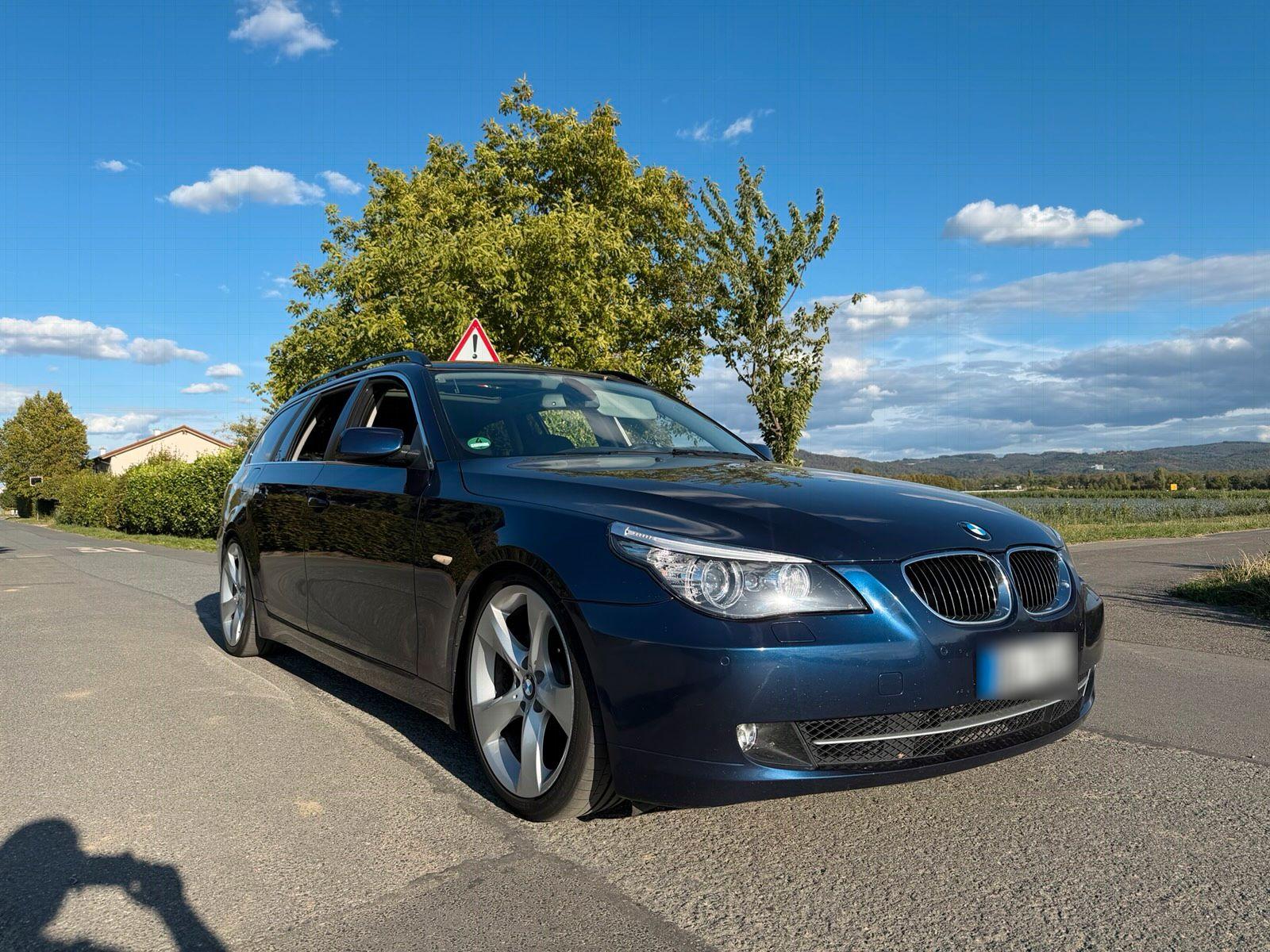 BMW 525 2008 — interior