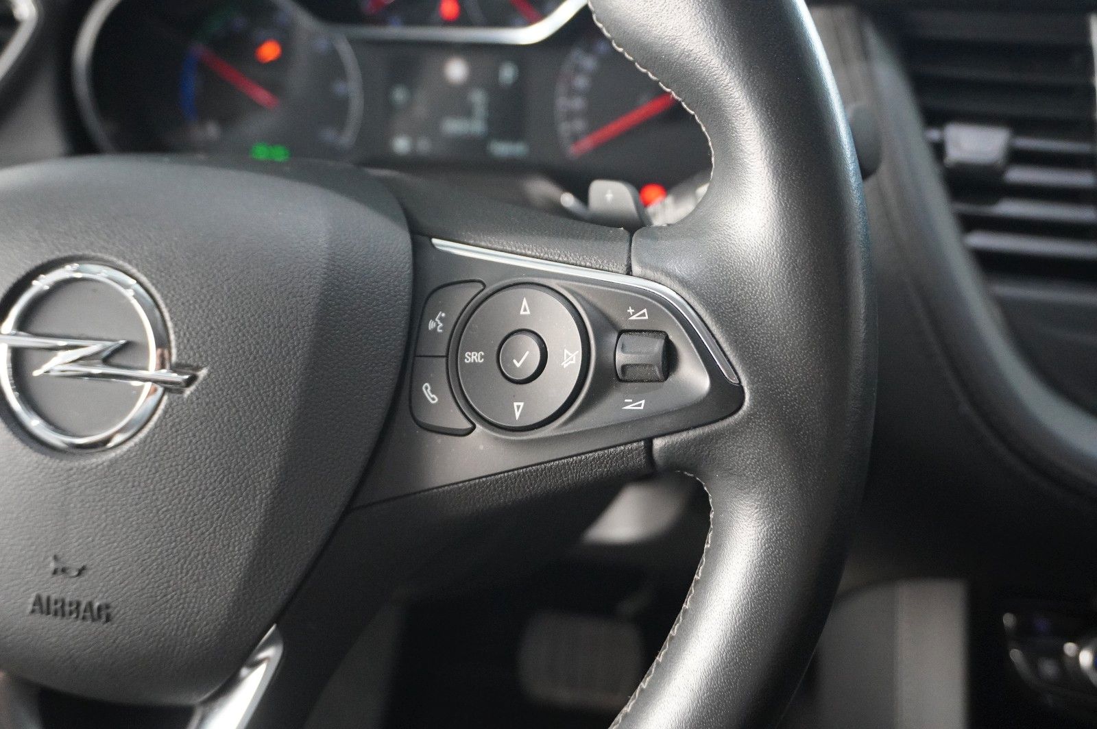 Fahrzeugabbildung Opel Grandland (X) ULTIMATE 4HYBRID NAVI/LED/360°/SHZ
