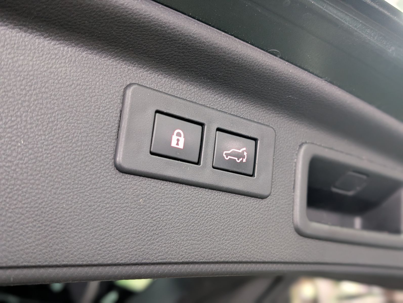 Fahrzeugabbildung Subaru Forester 2.0ie MHEV PLATINUM ACC LED PANO LEDER