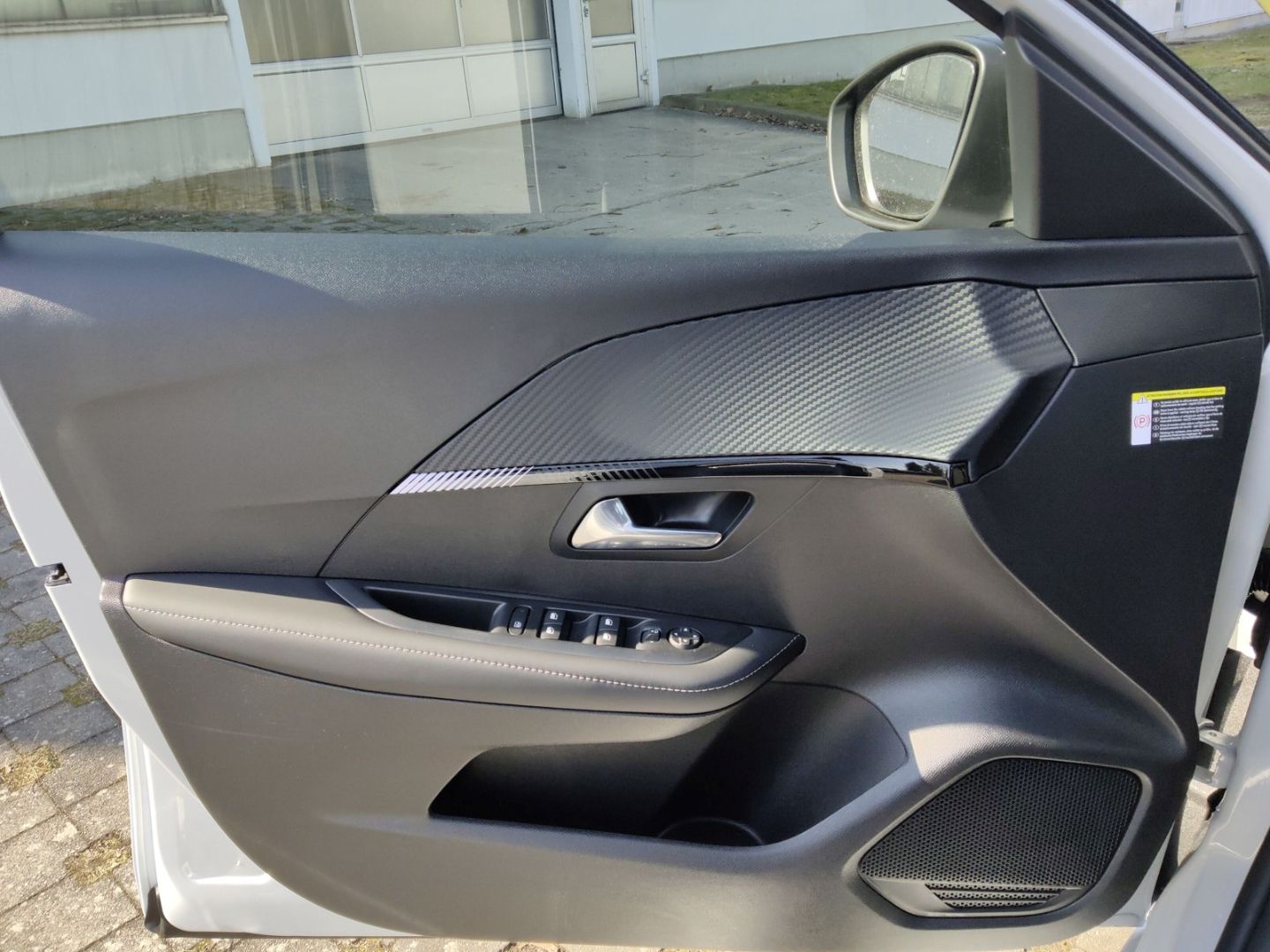 Peugeot e-208 - Bild 13
