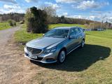 Mercedes-Benz E 200 T BlueEFFICIENCY - - Mercedes-Benz E 200: Behindertengerecht