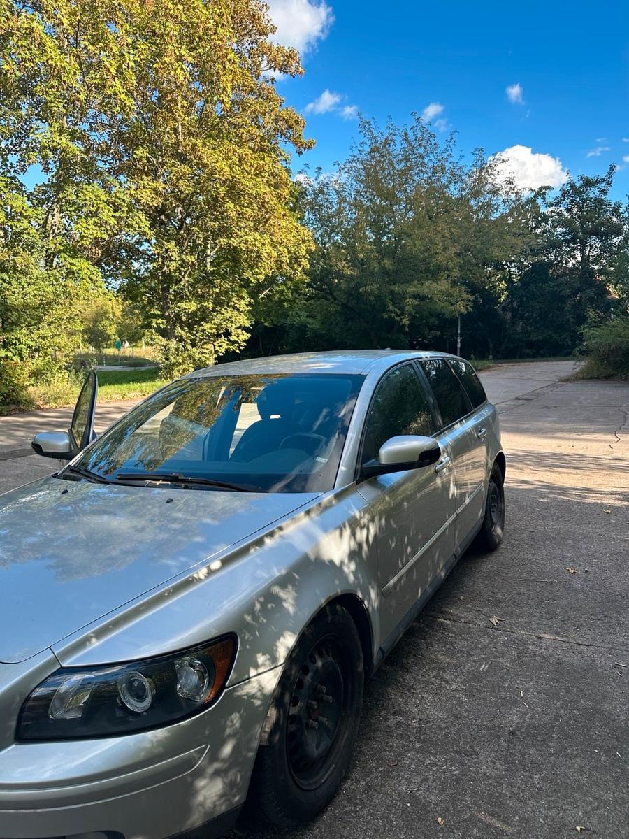 Volvo V50 2007 — rear view