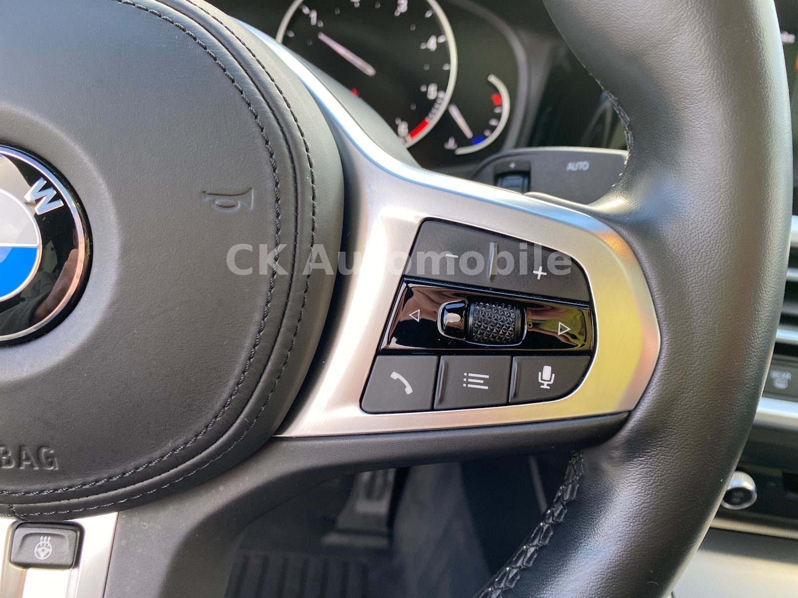 Fahrzeugabbildung BMW 320d Lim. M-Sport/Shadow-Line/Navi/Leder/LED/Kam