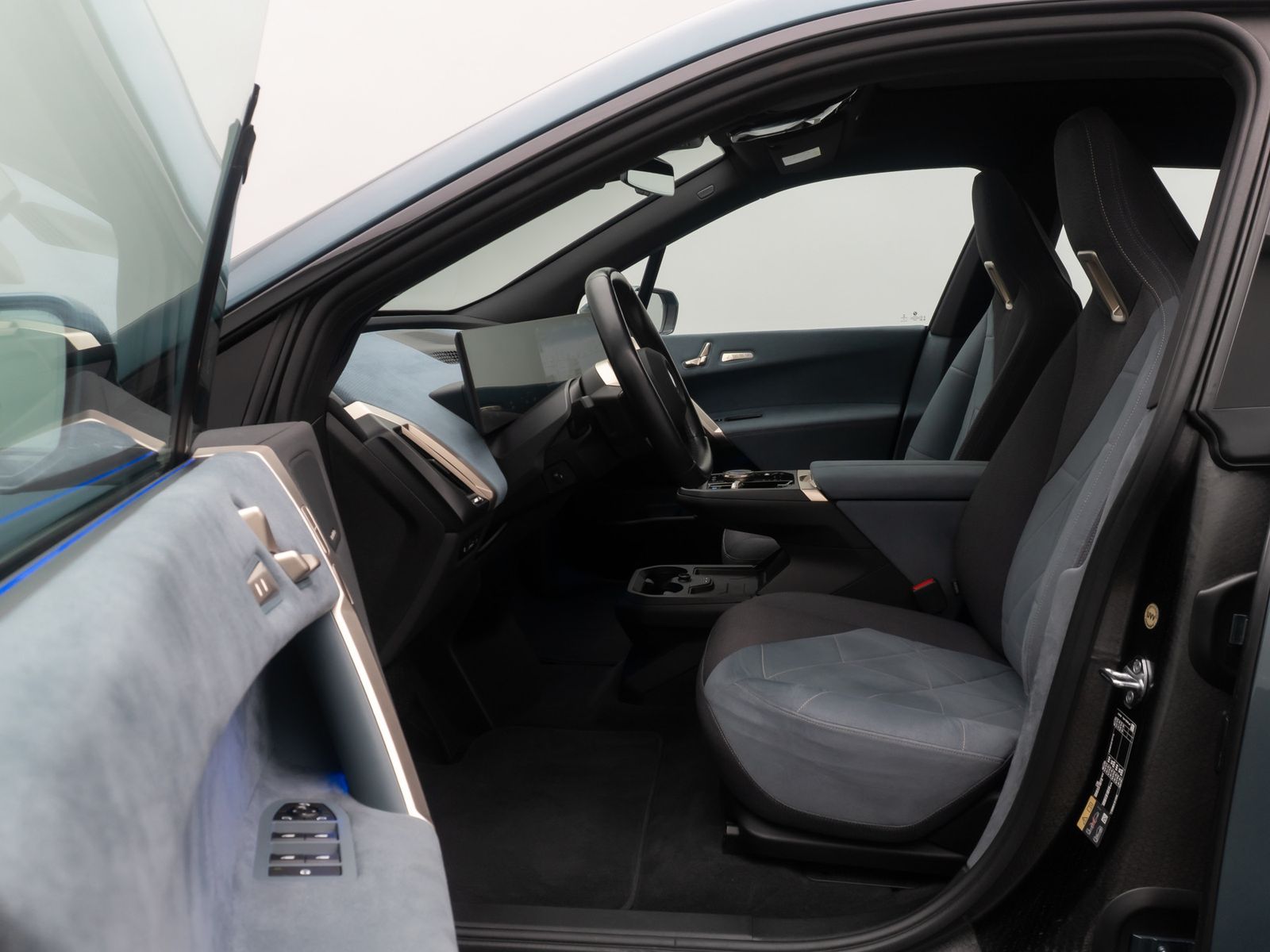 Fahrzeugabbildung BMW iX xD40 Sport AHK SkyLounge 360° DAB H/K 22Zoll