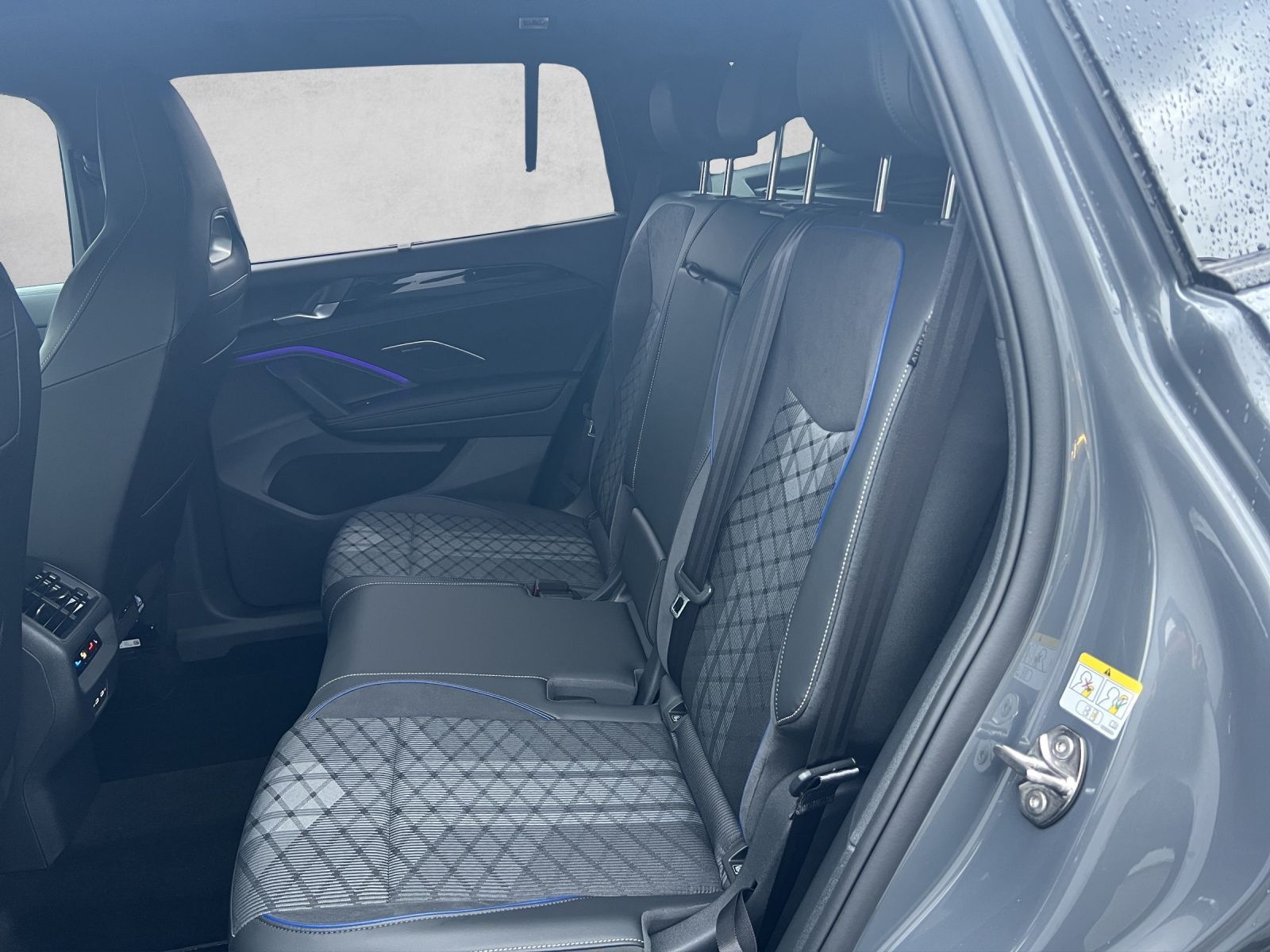 Tayron R-Line 2.0 TDI 4M DSG LED*Pano*AHK