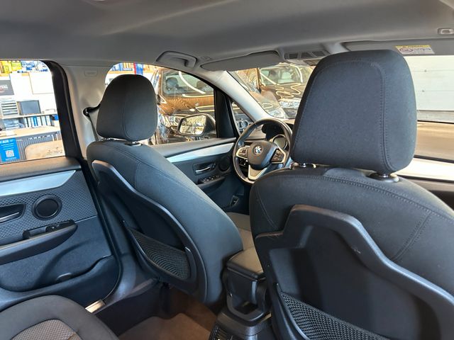 MYAUTOCENTER – Gebraucht- und Jahreswagen mit Werkstattservice in Pfaffenhofen BMW 218 *SERVICE NEU*TÜV 1227*TEMPO*2-ZONEN*SZHZ*
