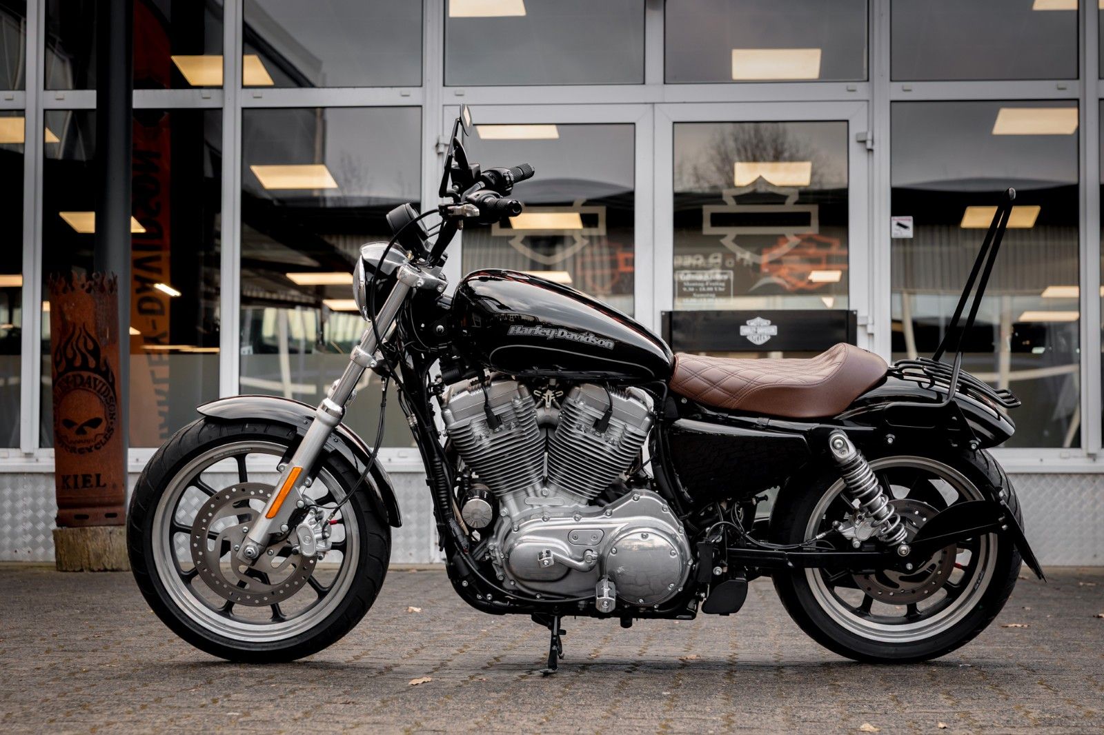 Fahrzeugabbildung Harley-Davidson XL883L SUPERLOW SPORTSTER - MILLER ABGASANLAGE