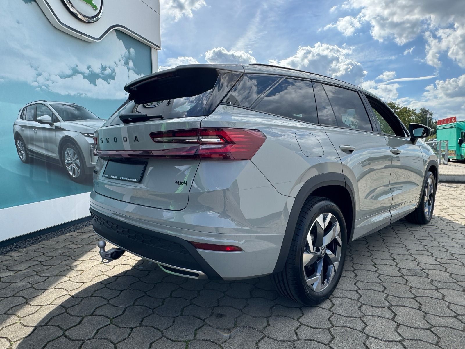 Fahrzeugabbildung SKODA Kodiaq 2.0 TSI Sportline 4x4 DSG*RFK*Matrix*AHK*