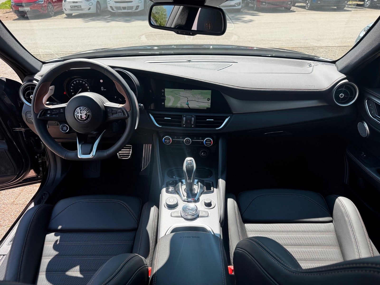 Fahrzeugabbildung Alfa Romeo Giulia INTENSA 2.0 280PS NAVI HARMAN KAM MEMORY
