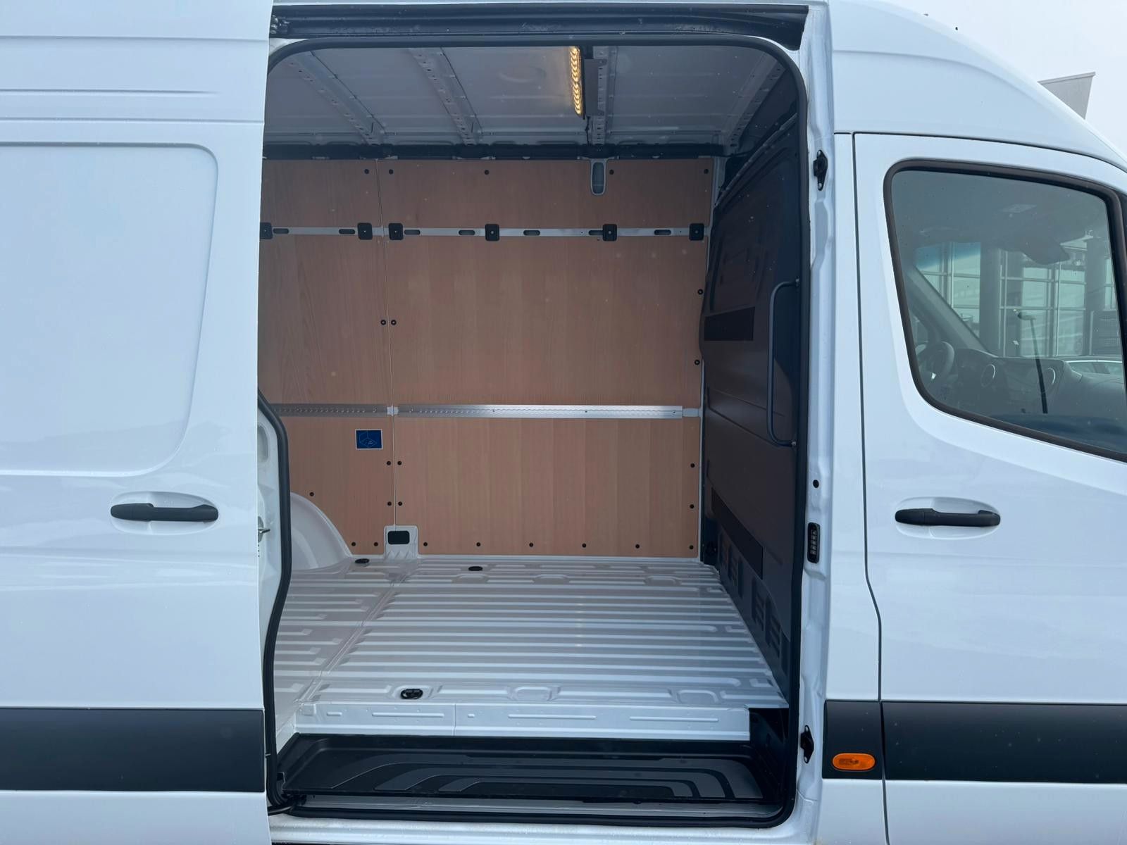 Fahrzeugabbildung Mercedes-Benz Sprinter 317 CDI 3665 9G AHK 3,5to Klima LED