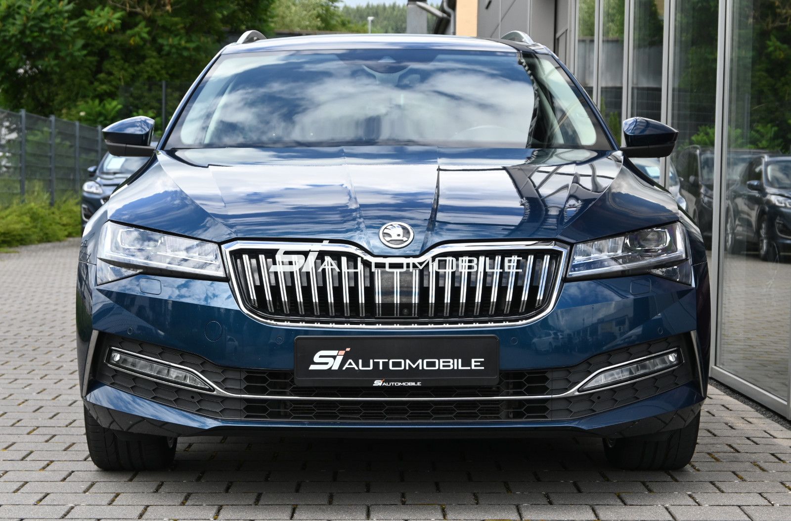 Fahrzeugabbildung SKODA Superb 2.0 TDI DSG L&K COMBI °ACC°AHK°STANDHEIZ°