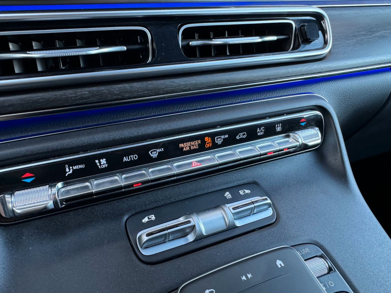 Fahrzeugabbildung Mercedes-Benz V 300 d 4MATIC AVA Extral AHK DISTRONIC Standh