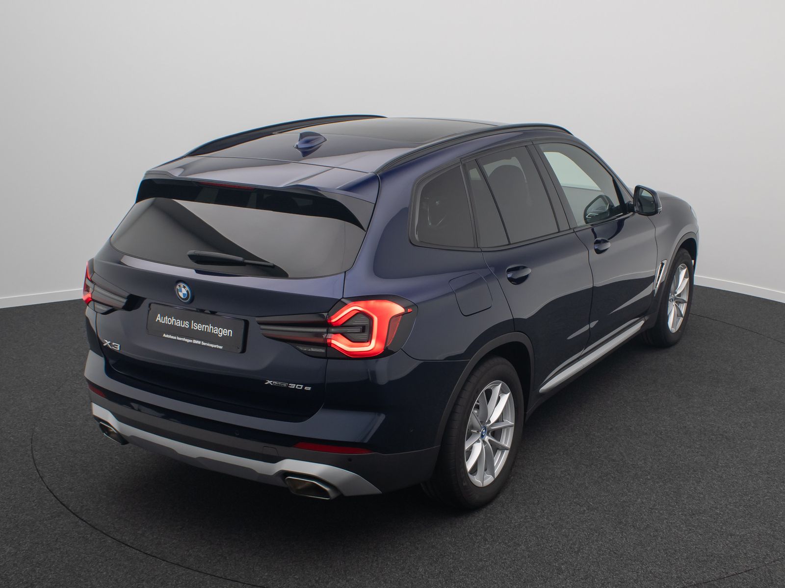 Fahrzeugabbildung BMW X3 xD30e Panorama HUD DAB Sport AHK 360&deg; Komfort