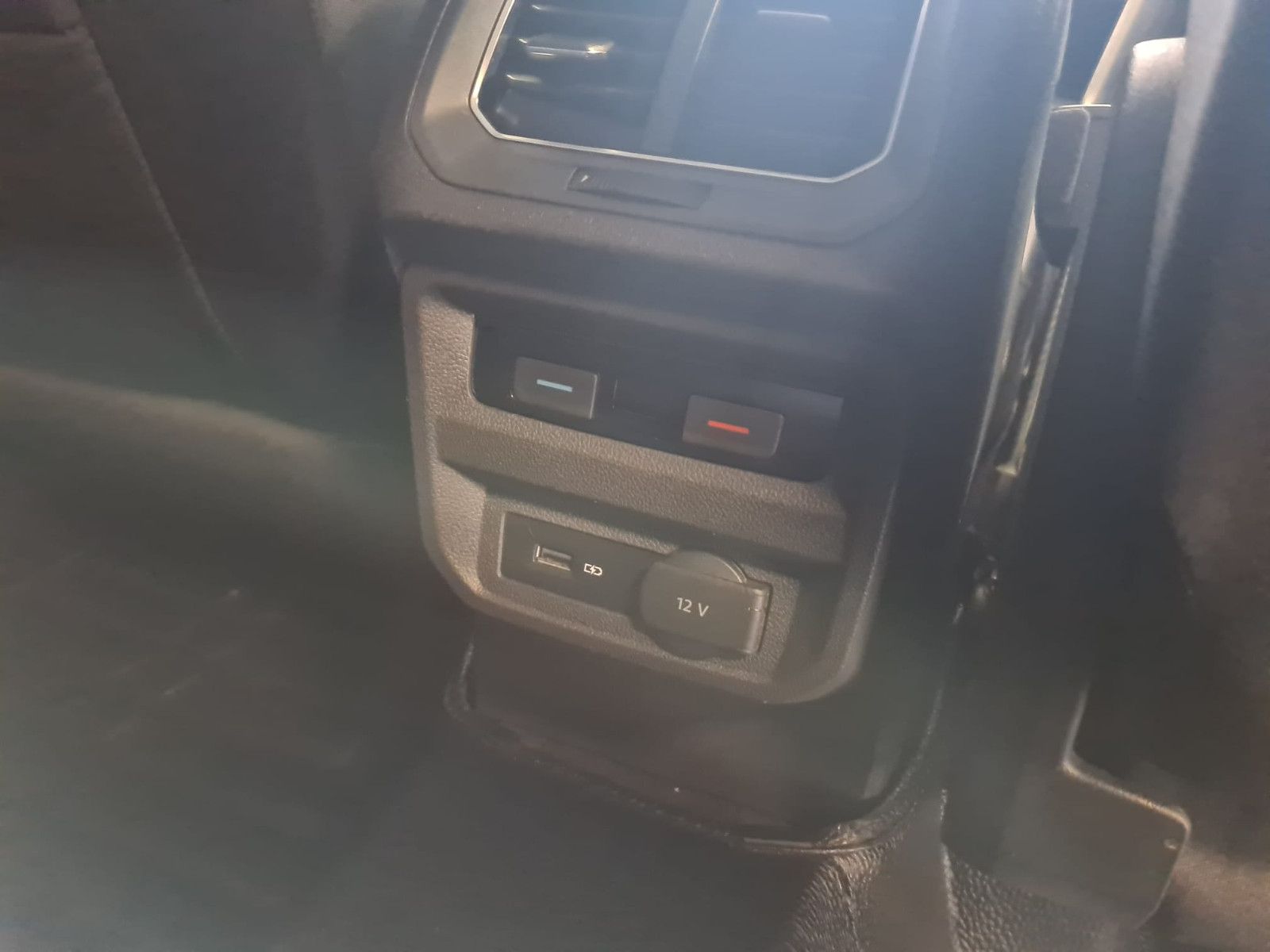 Fahrzeugabbildung Volkswagen Tiguan Allspace Highline 4Motion / LED / NAVI /