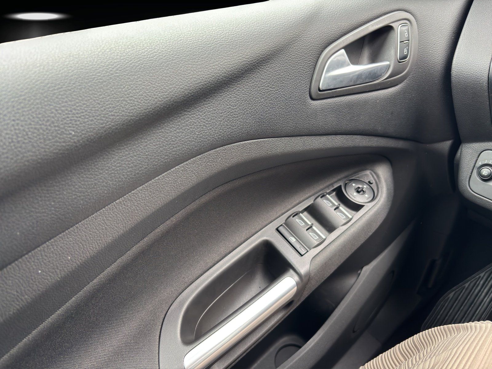 Fahrzeugabbildung Ford C-Max 1.0 EcoBoost Cool&Connect Start/Stopp