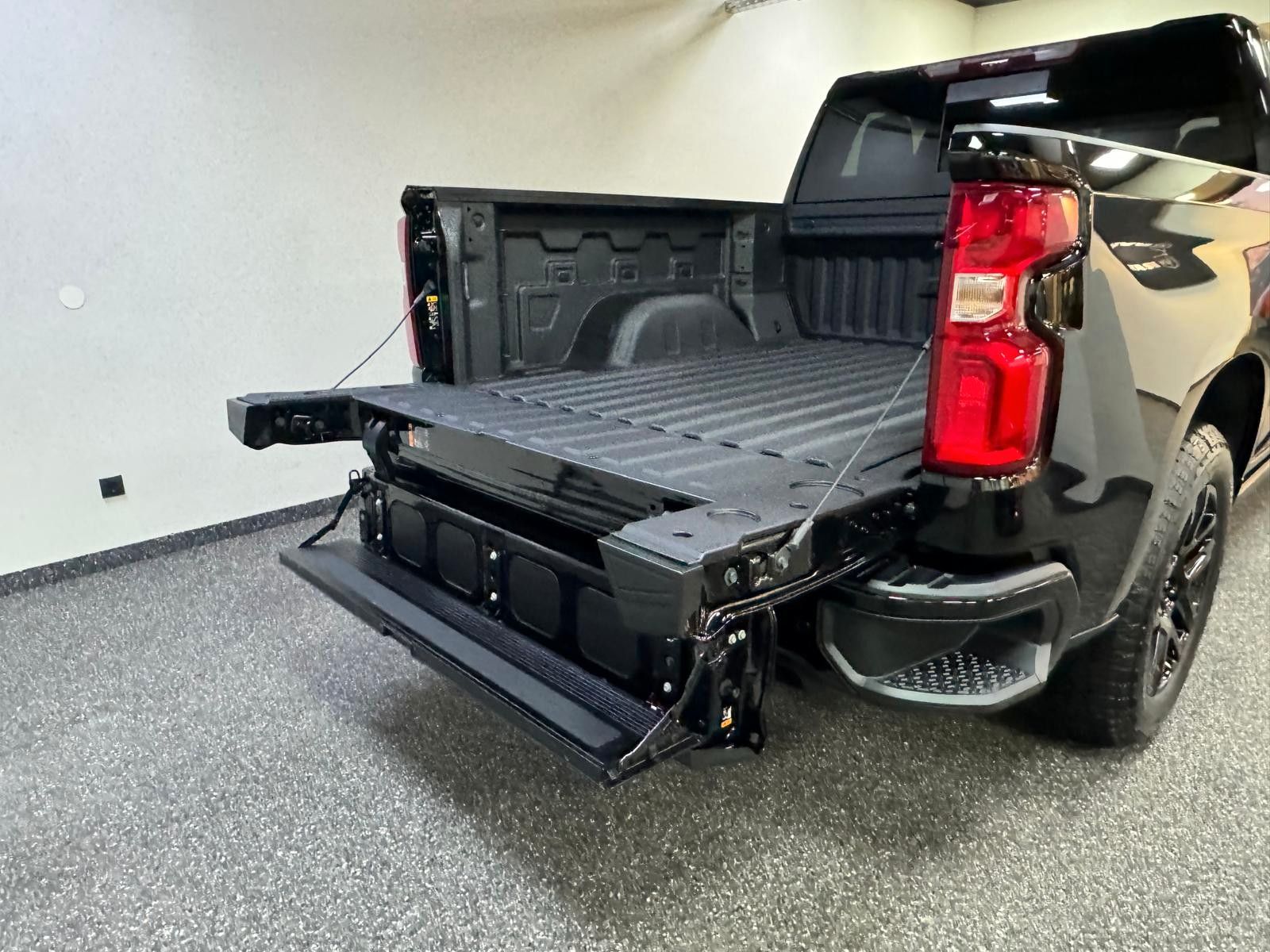 Fahrzeugabbildung Chevrolet 26 SILVERADO MIDNIGHT HIGH COUNTRY 6.2L V8-4x4
