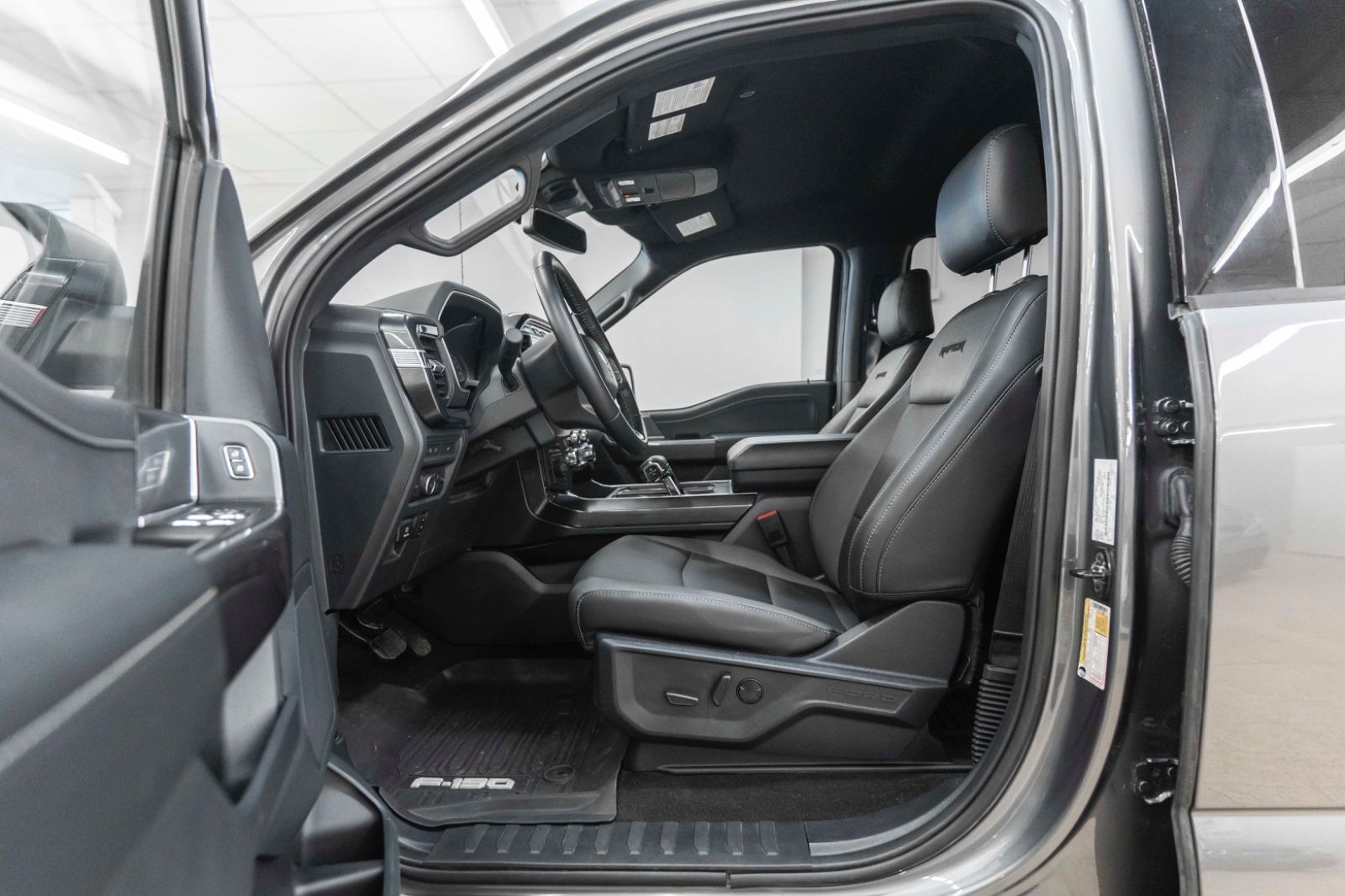 Fahrzeugabbildung Ford F 150 5.0L XLT KAM CARPLAY TOTW NAV  LED
