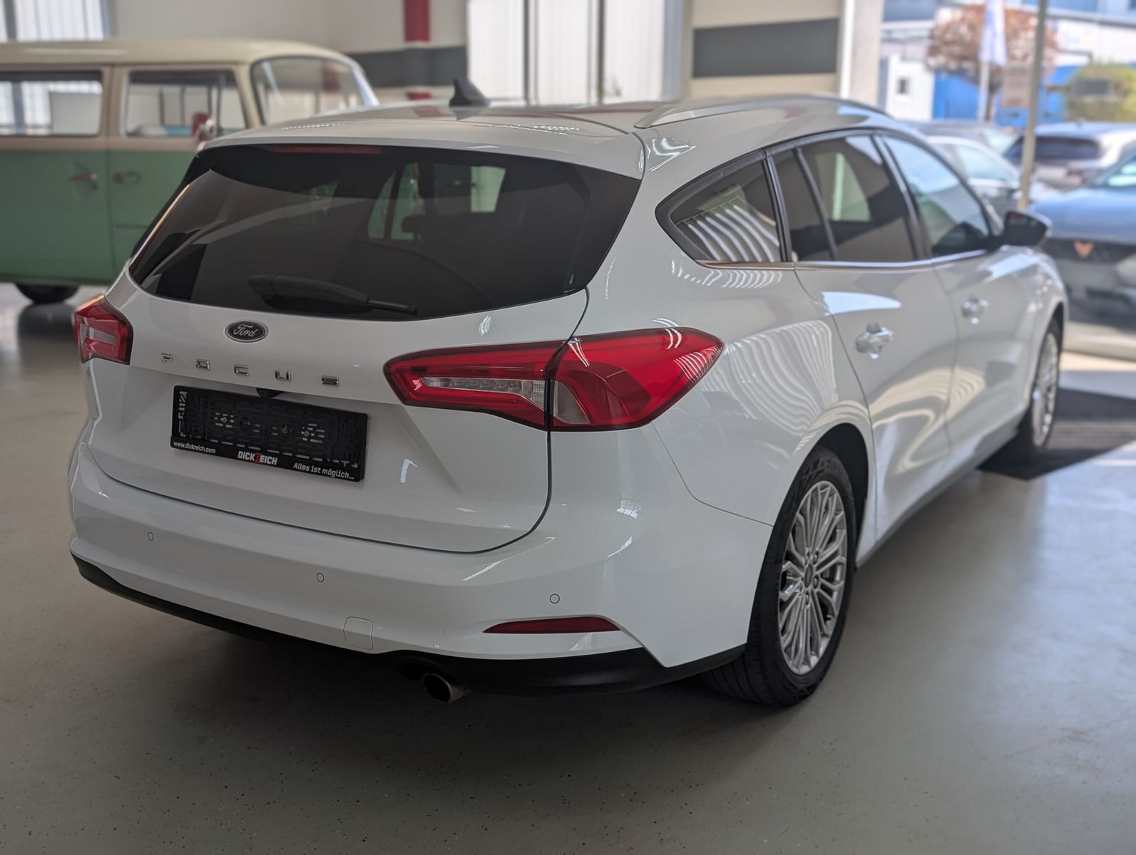 Fahrzeugabbildung Ford Focus Titanium X LED KAMERA SHZ AHK APPLINK TEMP