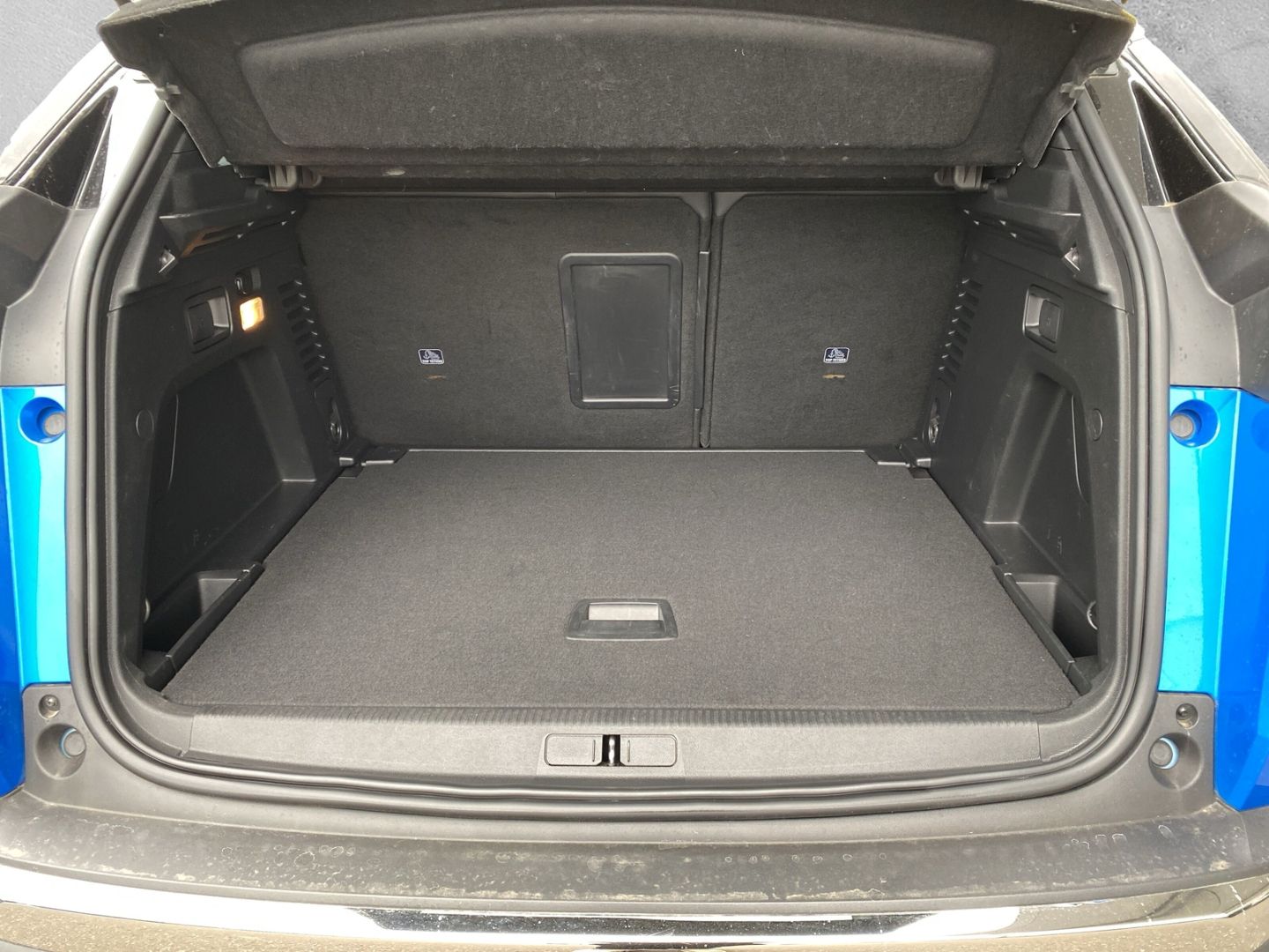 Fahrzeugabbildung Peugeot 3008 Roadtrip 1.2 PT 130 *Navi Digitales Cockpit