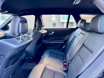 Mercedes E 220 - 12