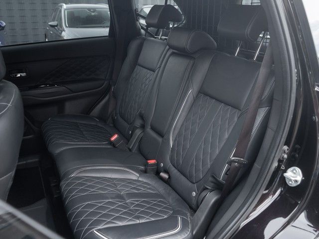 Outlander PHEV Top 4WD ACC+360°+LED+LEDER