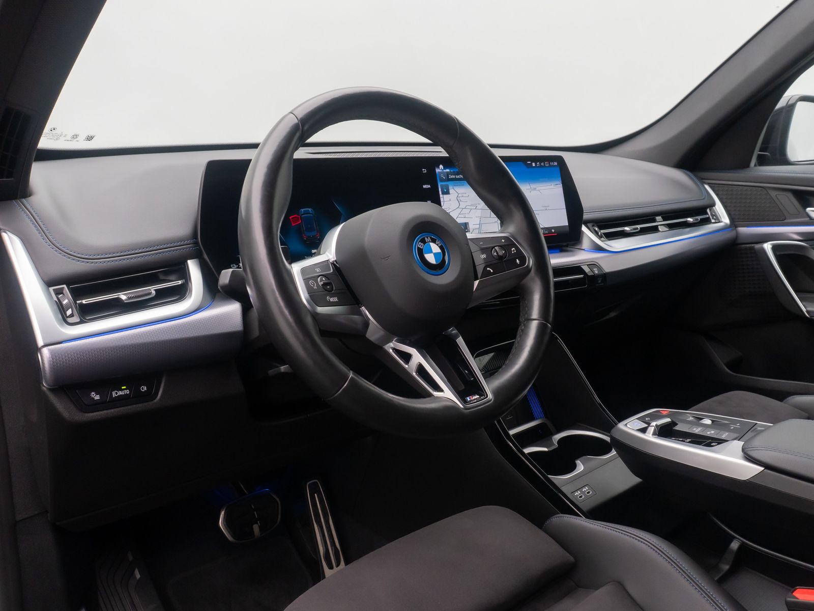 Fahrzeugabbildung BMW iX1 xD30 M Sport DriveAs Kamera DAB Komfort 18"