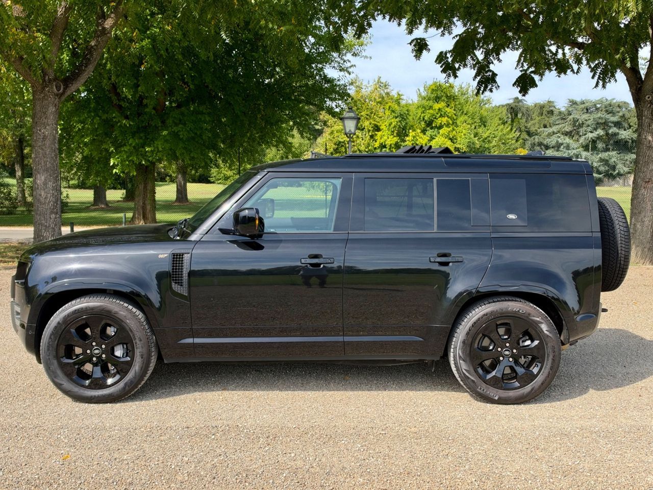 Other Land Rover Defender 110 3.0 l6 400 CV 7 POSTI !! imagem 2