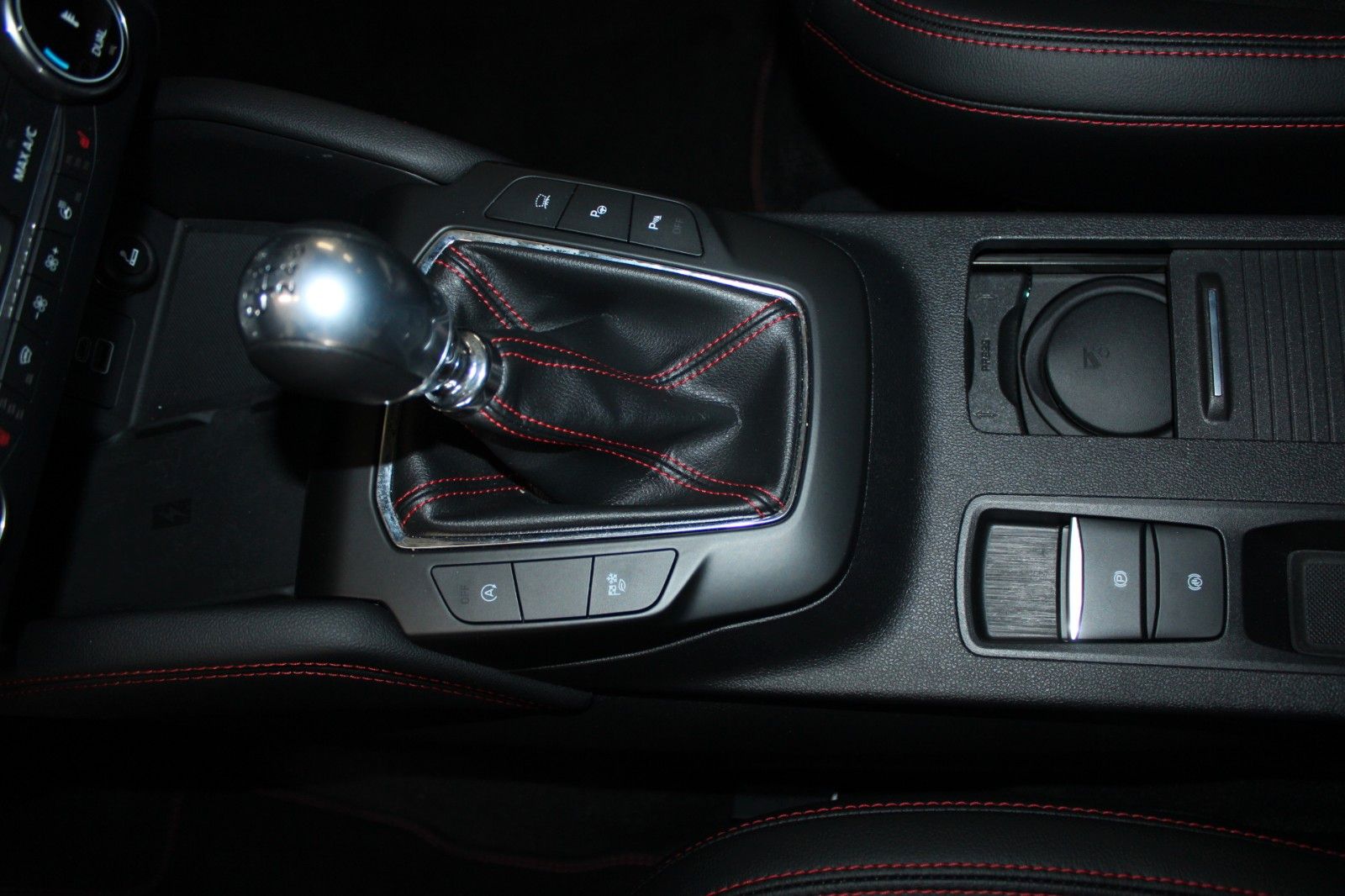 Fahrzeugabbildung Ford Kuga ST-Line X LED B&O HUD ACC WinterPaket Panod