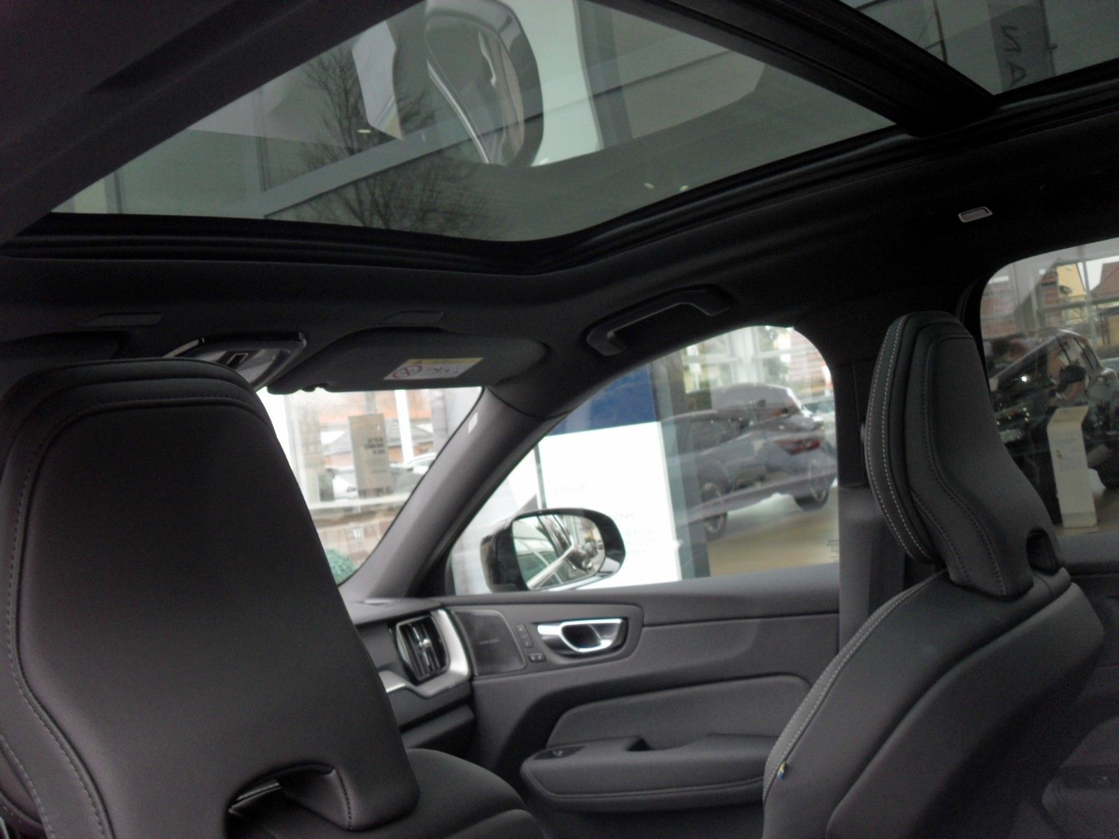 Fahrzeugabbildung Volvo XC 60 B5 Plus Black Edition AWD
