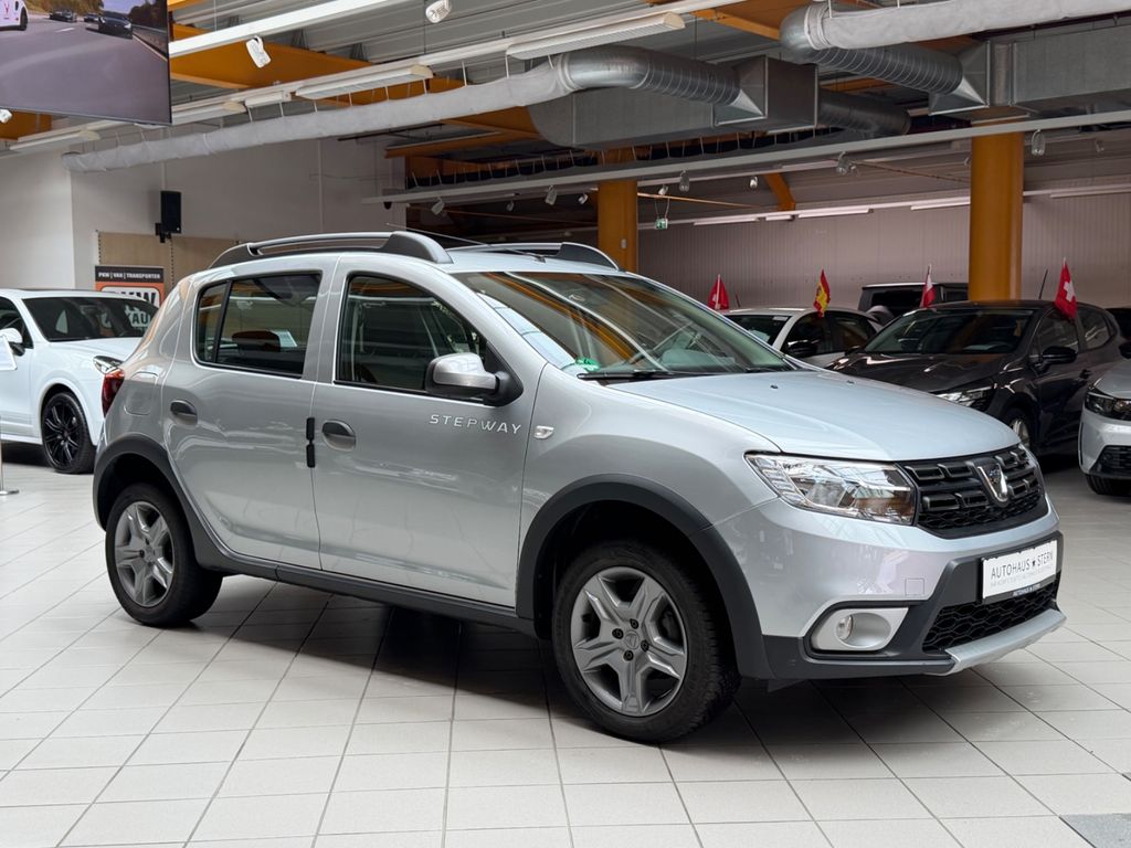 DACIA Sandero II Stepway Prestige|Automatik|Navi|17tkm DACIA Sandero II Stepway Prestige|Automatik|Navi|17tkm