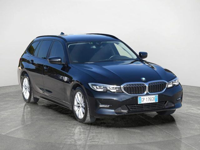 BMW 320 d xDrive Touring Business Advantage SEDI