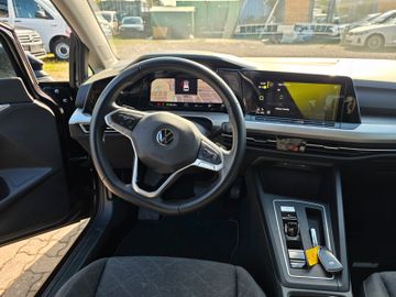 Volkswagen Golf - 8