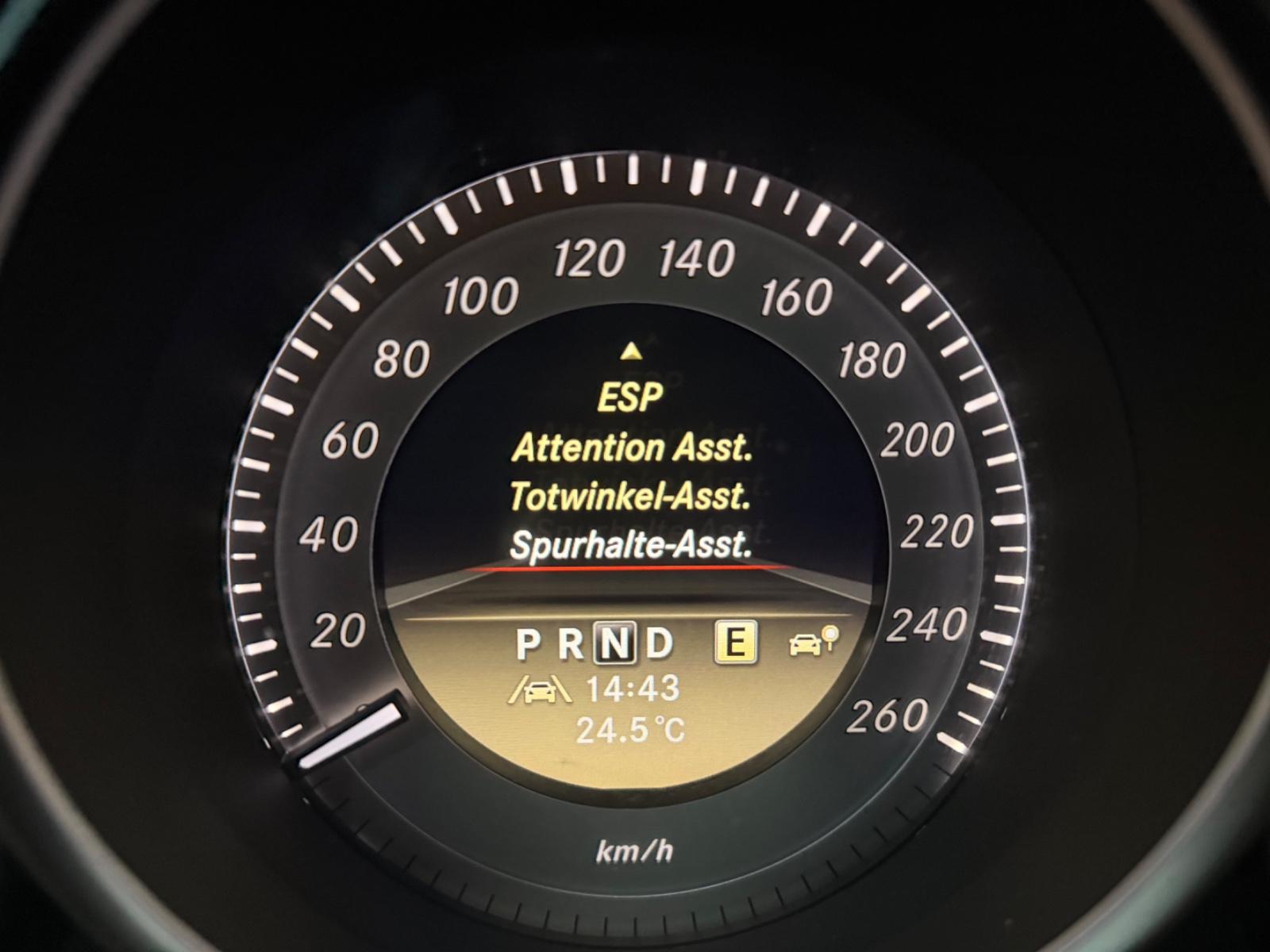 Mercedes-Benz C350 2011 — photo 15
