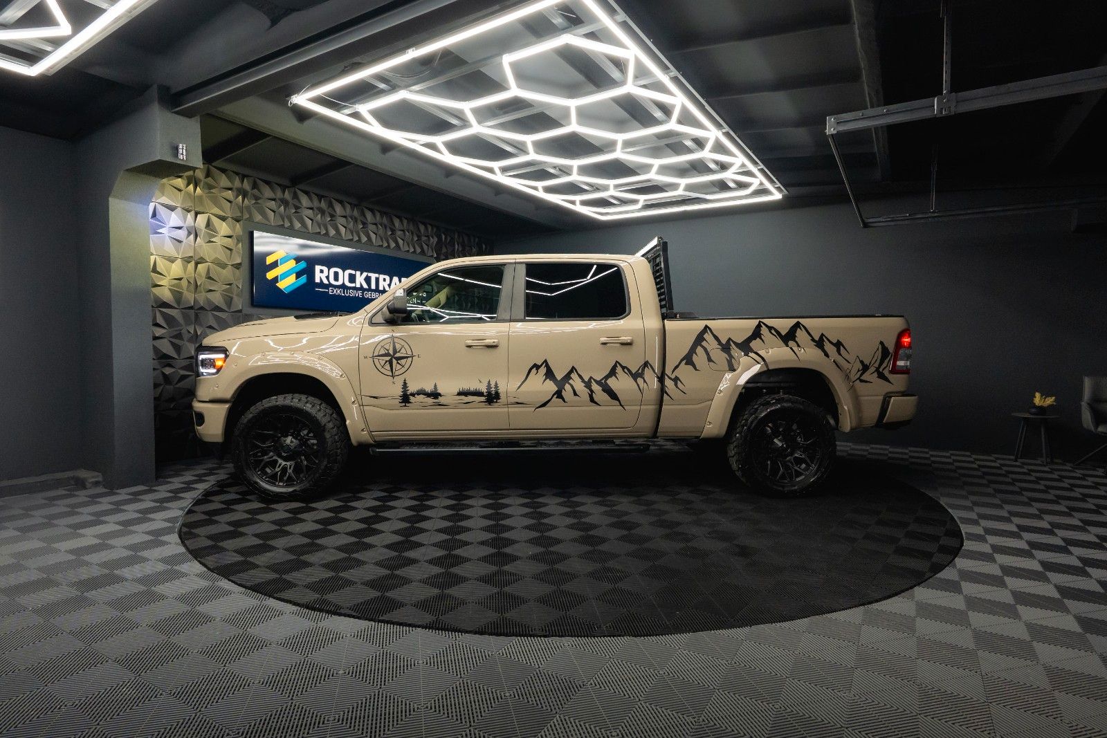 Fahrzeugabbildung Dodge RAM 5.7 V8 HEMI 4x4 ARMY STYLE Offroad LONGBED