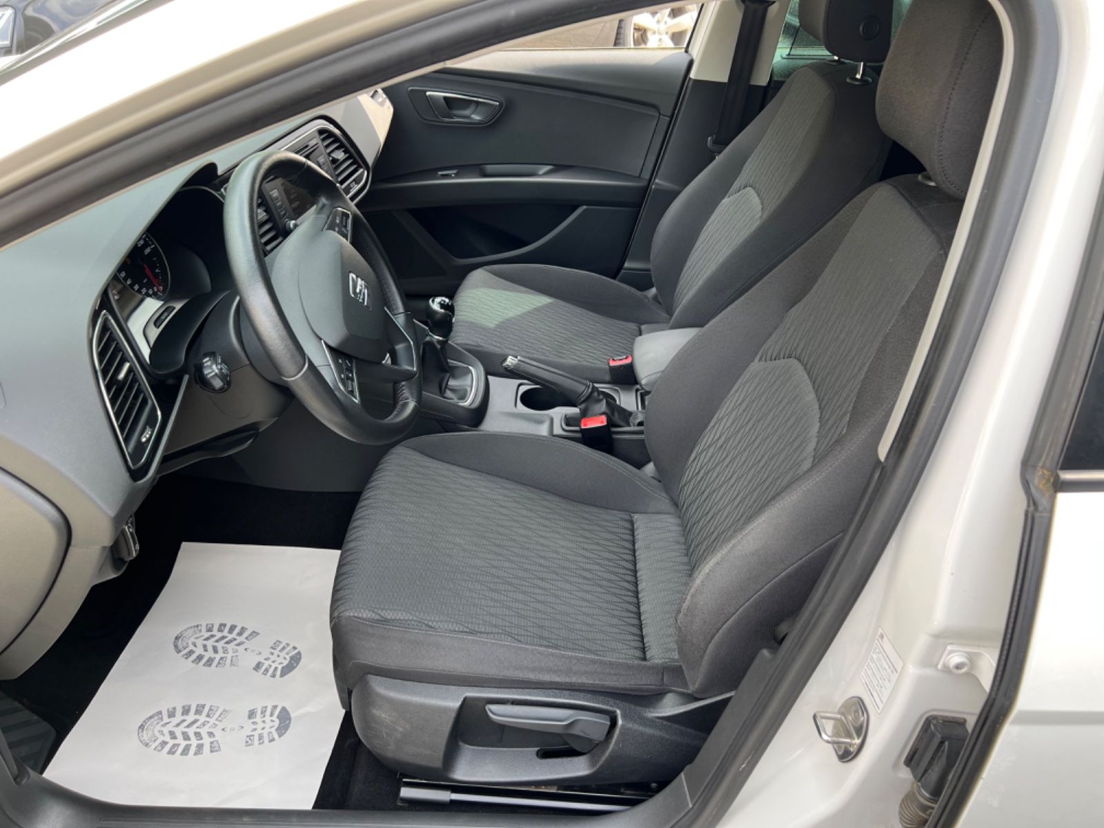 Fahrzeugabbildung SEAT Leon ST Style *SITZHEIZUNG* ROLLO *1.HAND*