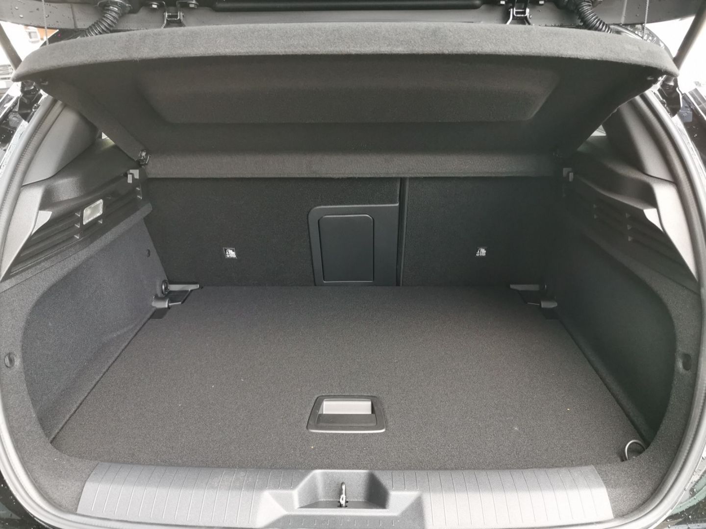 Fahrzeugabbildung Opel Astra Ultimate HUD Panorama Navi Memory Sitz SHZ