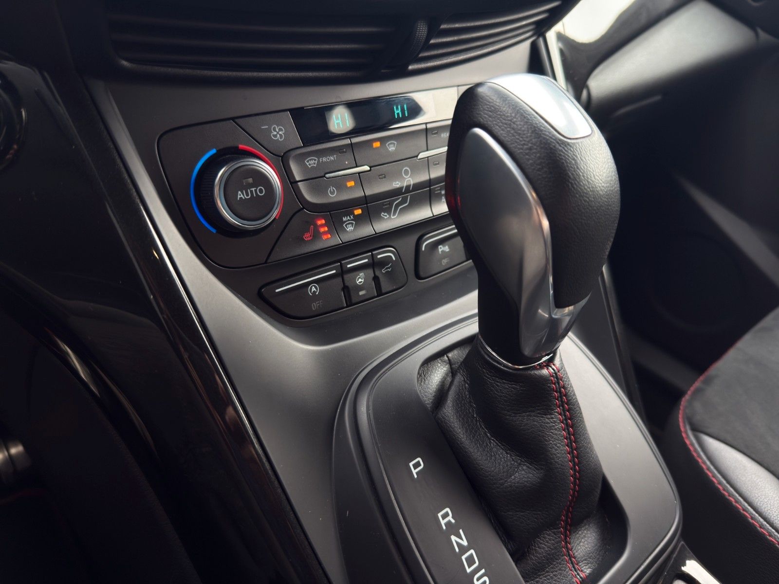 Fahrzeugabbildung Ford Kuga ST-Line AWD *AHK*Carplay*Kamera*Bi-Xen*Navi