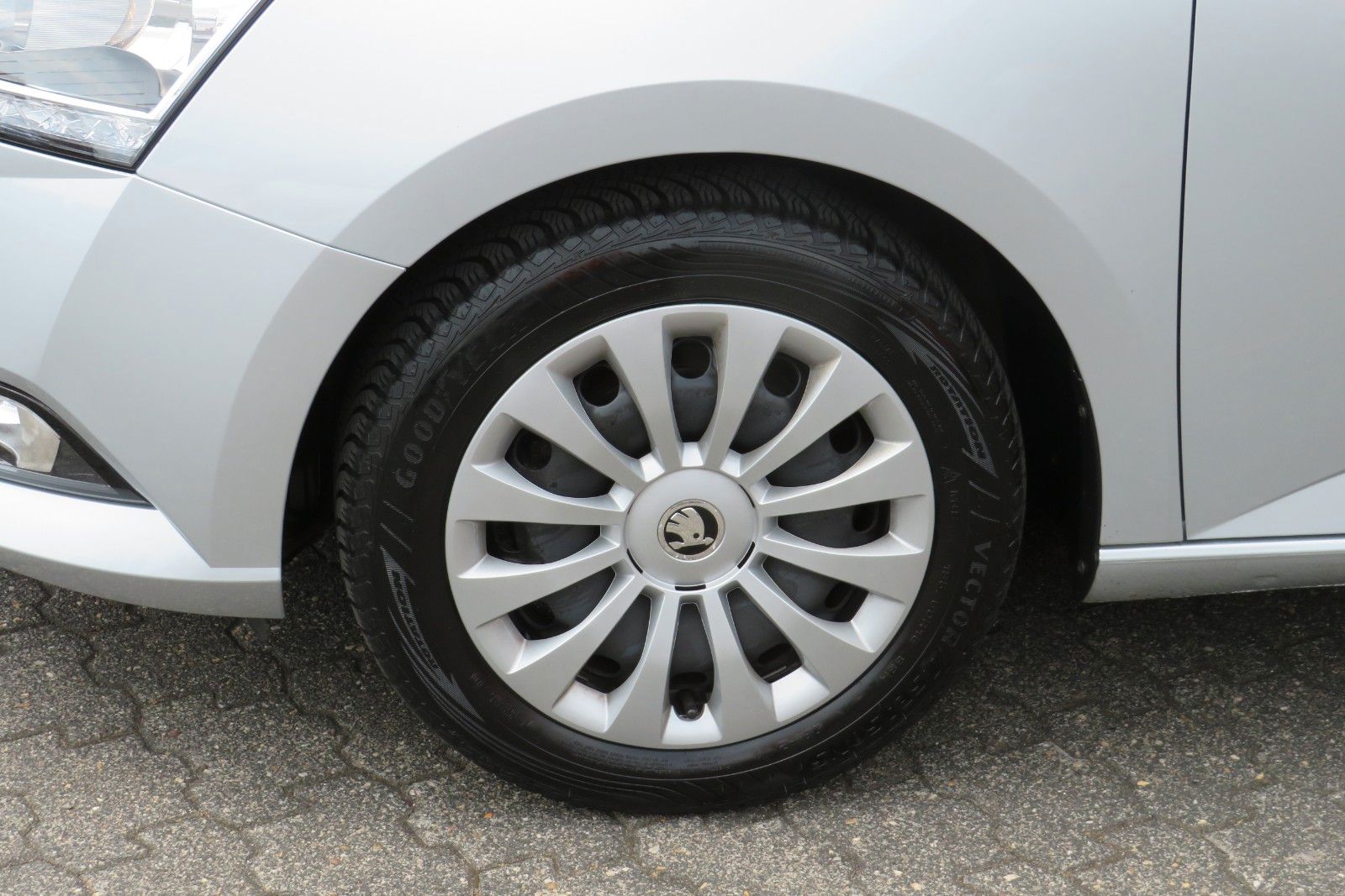 Fahrzeugabbildung SKODA Fabia Combi Ambition KLIMA SITZH. GRA PDC APP-C.