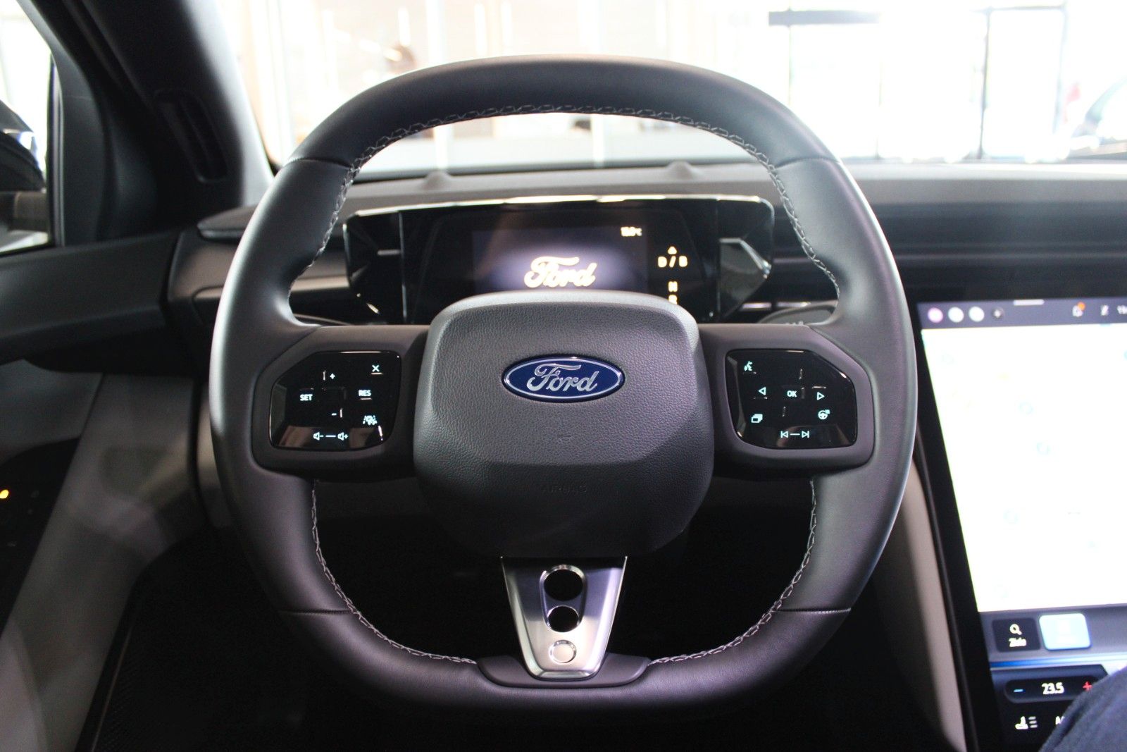 Fahrzeugabbildung Ford Capri Select RWD 77kWh Wärmepumpe 360° ACC HUD