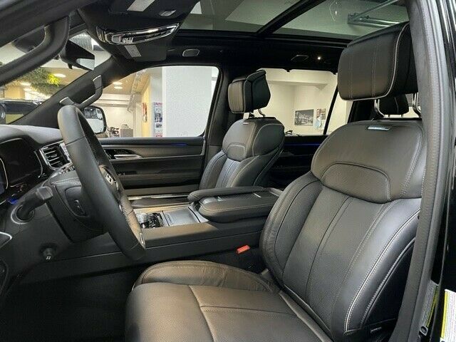 Fahrzeugabbildung Jeep GRAND WAGONEER OBSIDIAN 6.4L V-8  SOFORT!