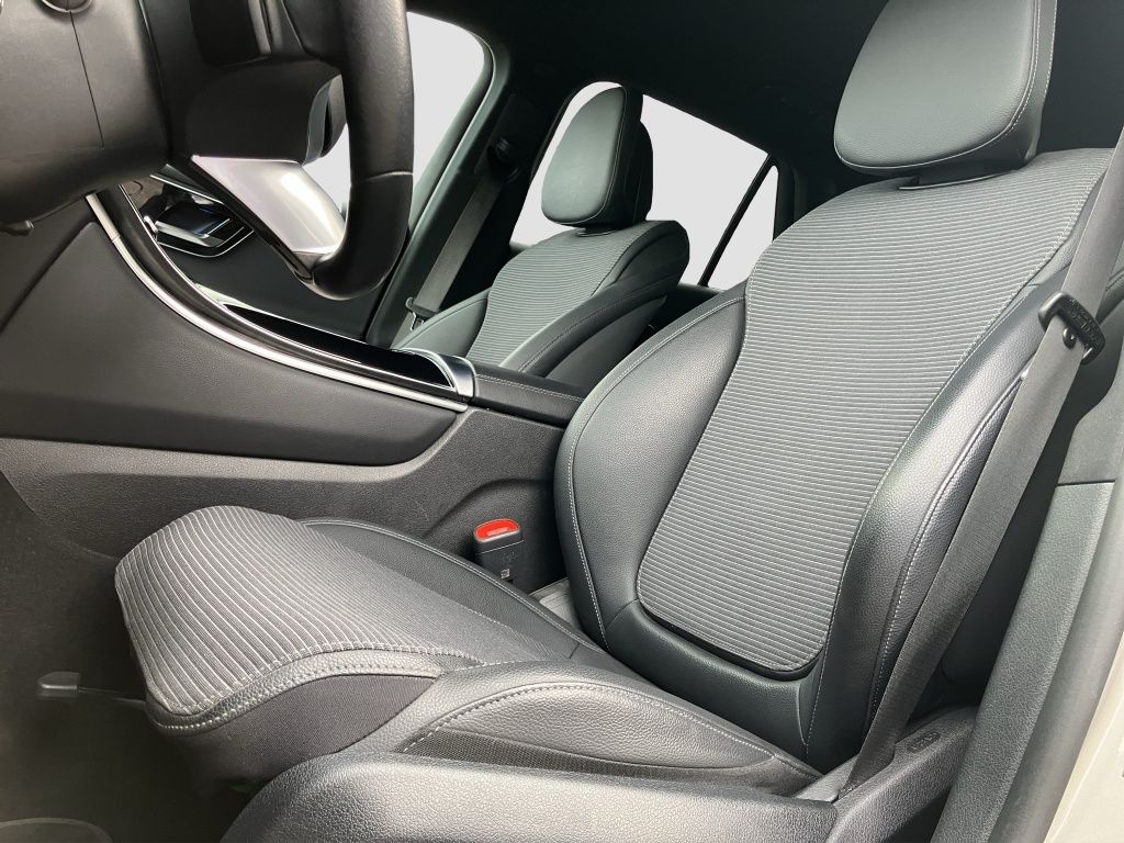 Fahrzeugabbildung Mercedes-Benz GLC 300 e 4M AVANTGARDE*AHK*360°KAM*DIGIT-LIGHT