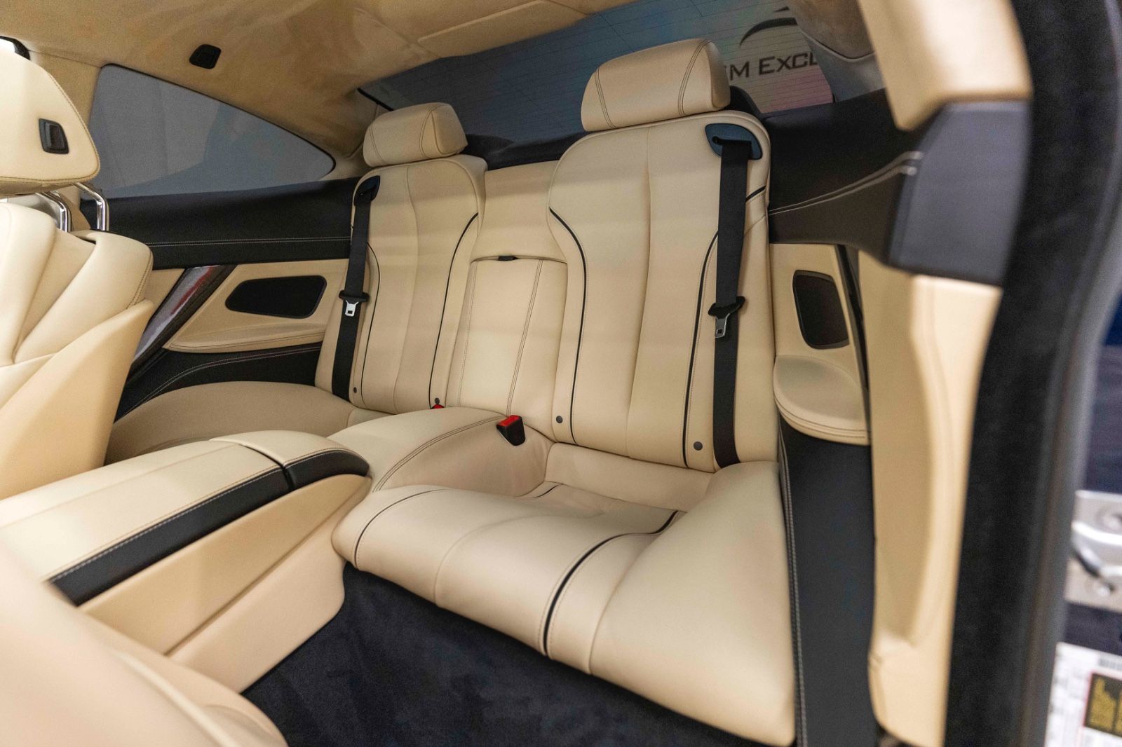 Fahrzeugabbildung BMW 650i xDrive Coupé INDIVIDUAL H&K LED KAM TOTW