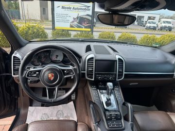 Porsche Cayenne - 10