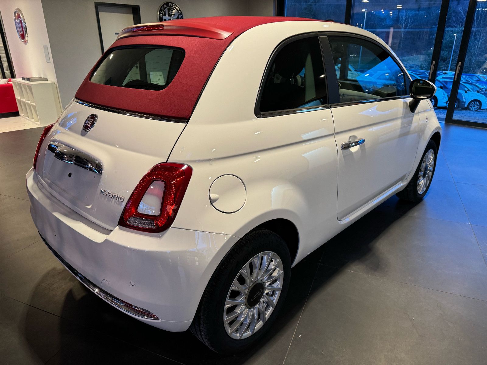 Fahrzeugabbildung Fiat 500C Dolcevita Cabrio, Carplay, USB, Tempomat