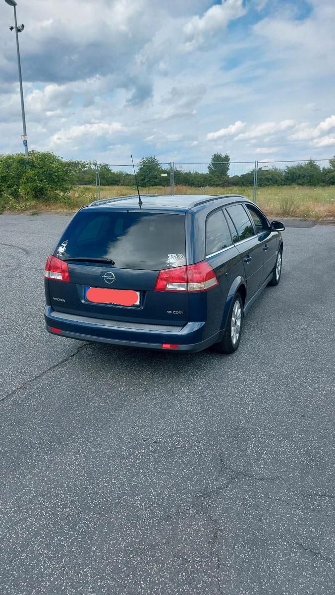 Opel Vectra 2007 — rear view