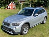 BMW X1 18 d sDrive/Automatik/AHK/Navi/Xenon/Panorama - BMW X1: Sdrive18d