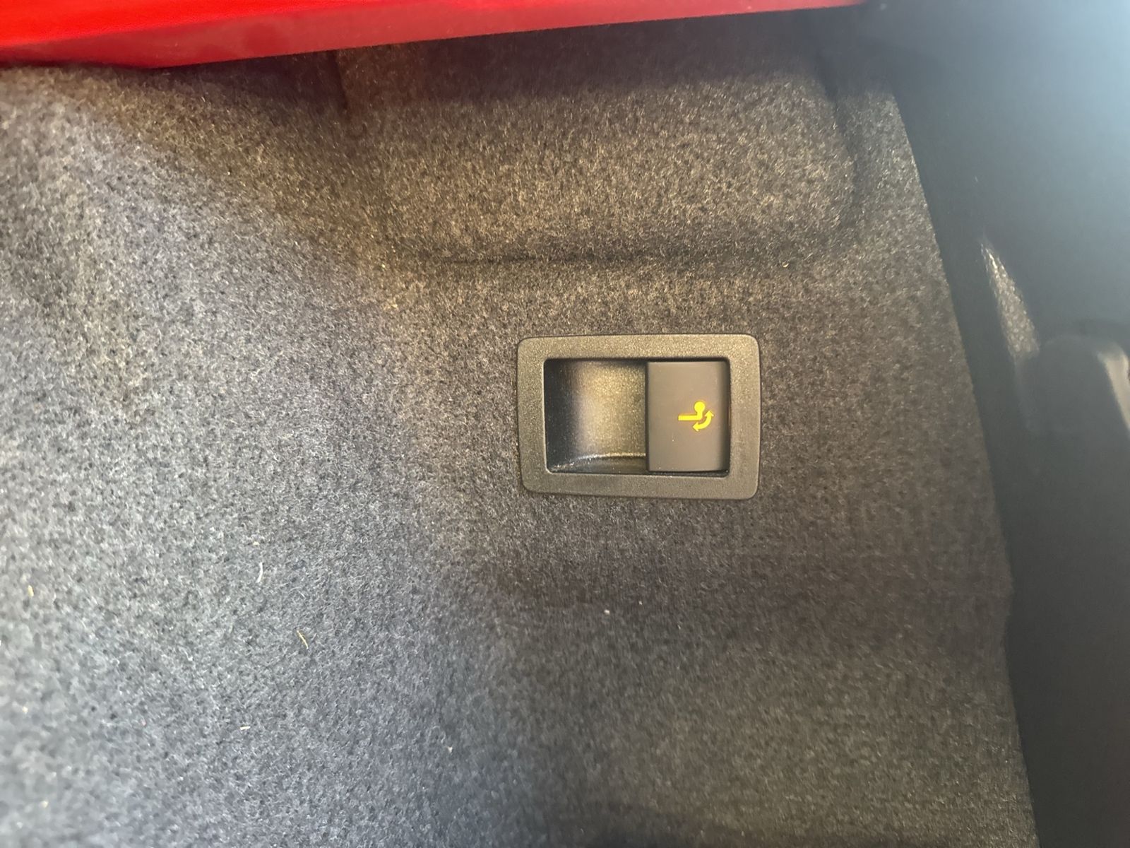 Karoq 2.0 TDI Style 4x4, AHK, PANO, Standheizung