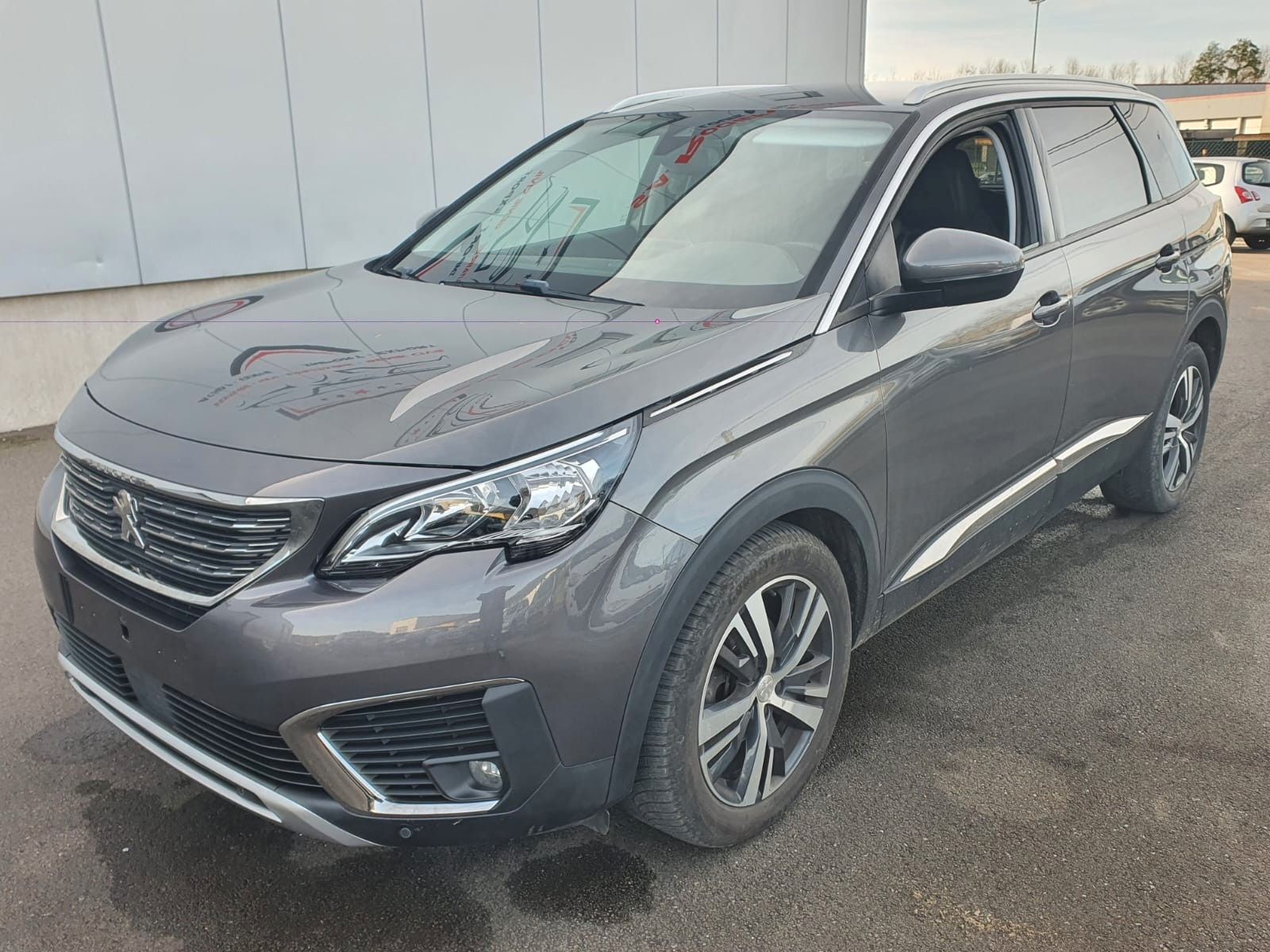 PEUGEOT 5008