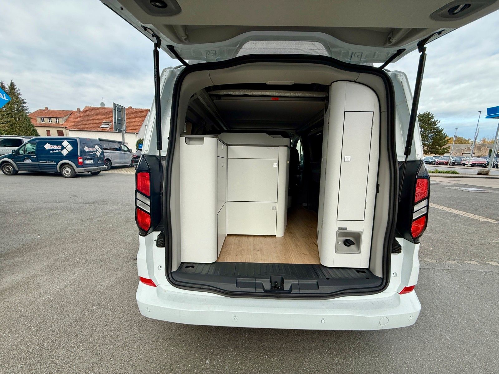 Vehicle image Ford Nugget L1 Coast | New model V710